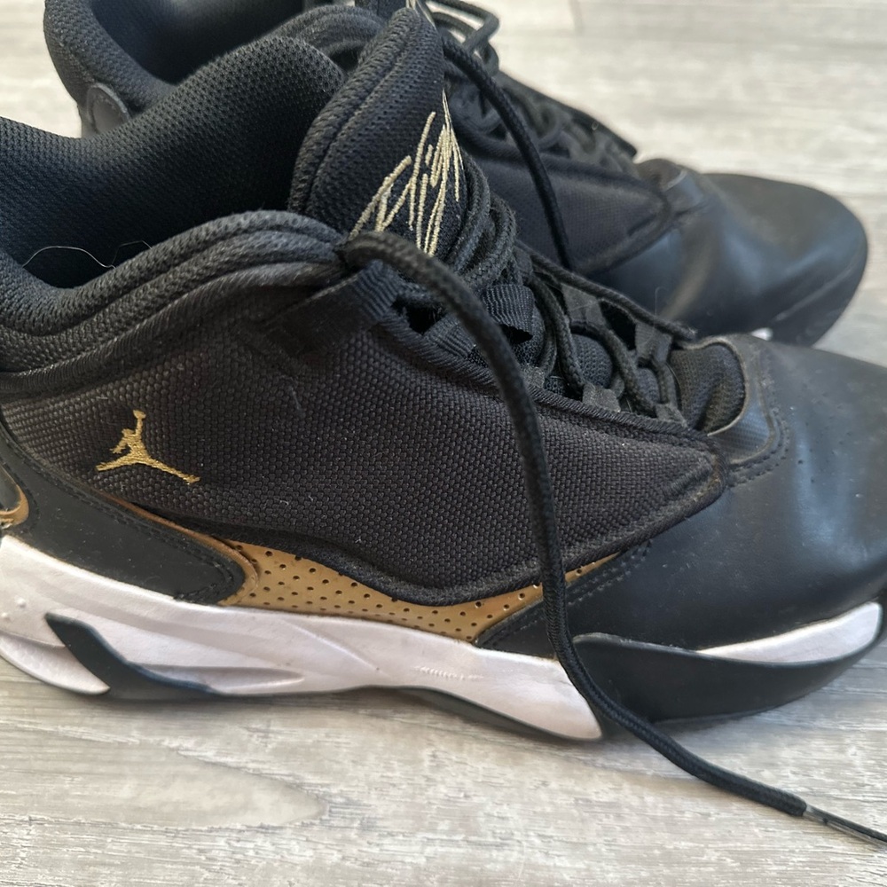 Nike Jordan Max Aura boys basketball shoes size 6.5Y - Picture 2 of 6